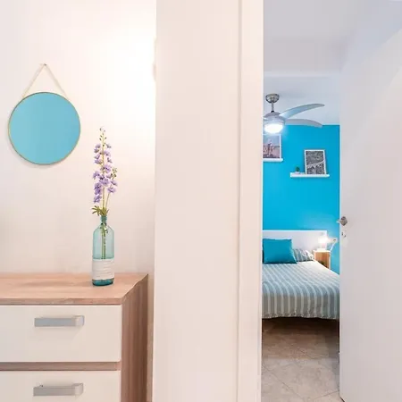 -2hb-4pax -beach-sea View-ac-wifi15 Apartment