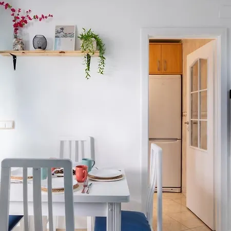 -2hb-4pax -beach-sea View-ac-wifi15 Apartment