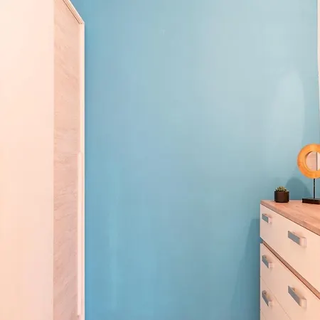 Apartment -2hb-4pax -beach-sea View-ac-wifi15 *